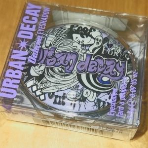 Urban Decay Frigid Deluxe Eyeshadow BRAND NEW IN BOX